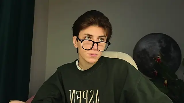 Snapshot of Oliver_Starboy chatting on September 30, 7:57 am Oliver Starboy online show from September 30, 7:57 am