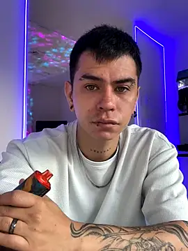 chris suarez online show from November 7, 9:40 pm