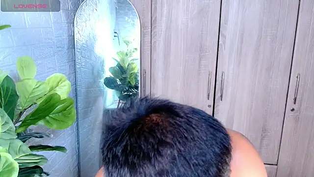 PinooyMilker online show from April 12, 1:23 pm