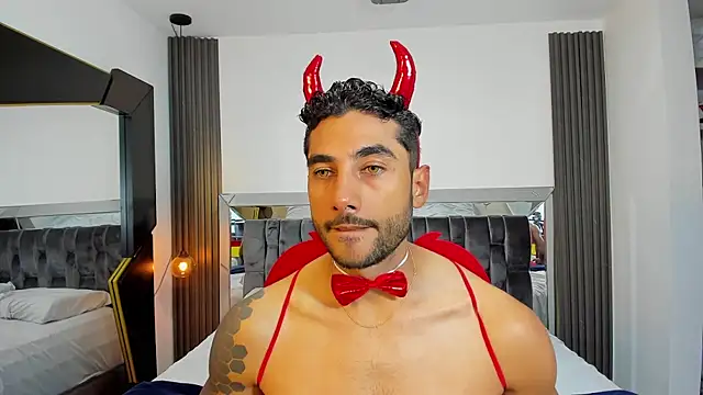 MARC THOMPSON  online show from November 1, 12:47 am