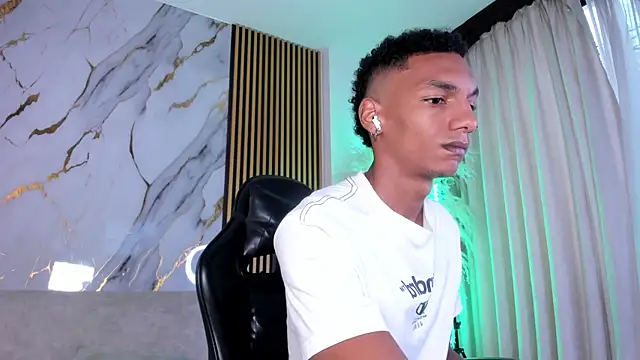 JulienSaint online show from July 18, 12:21 pm