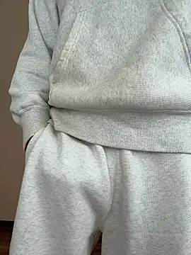 iikangi online show from April 23, 1:43 am