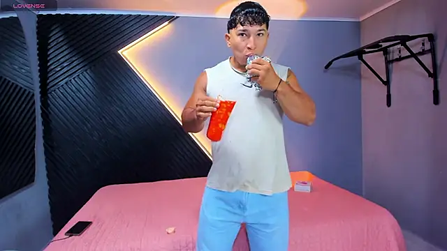 Horny nick18 online show from March 28, 12:27 pm