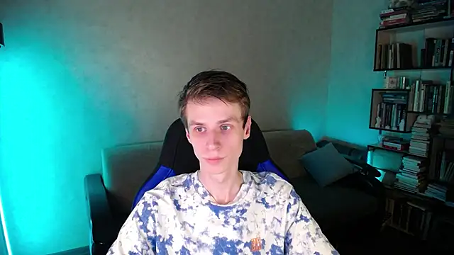 yes cute boy  online show from February 25, 2:18 pm