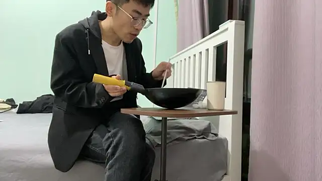 cily online show from December 22, 11:40 am