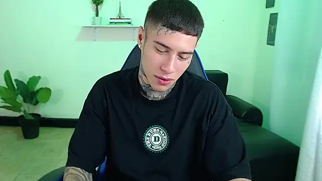 Snapshot of setthomas chatting on September 29, 2:24 pm setthomas online show from September 29, 2:24 pm