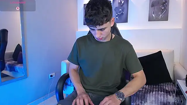 AdrianRinaldi online show from September 24, 8:40 pm