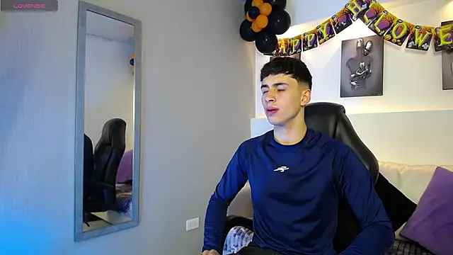 AdrianRinaldi online show from October 13, 8:26 pm