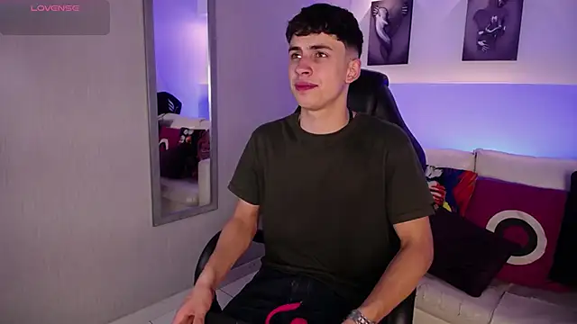 AdrianRinaldi online show from September 11, 9:03 pm