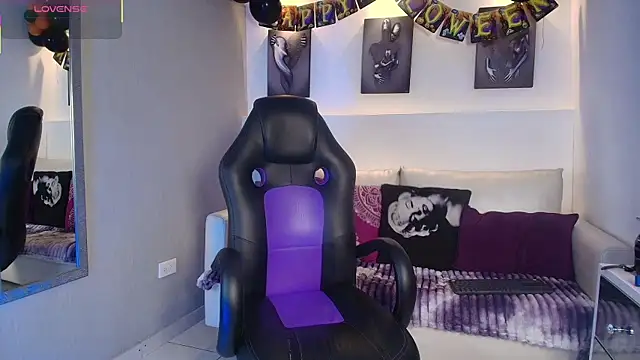 AdrianRinaldi online show from October 11, 8:13 pm