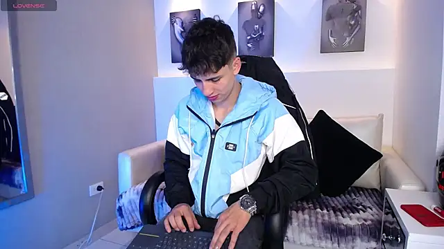 AdrianRinaldi online show from September 23, 8:30 pm