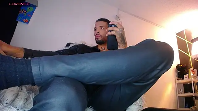 LickMyInk online show from February 15, 2:40 am