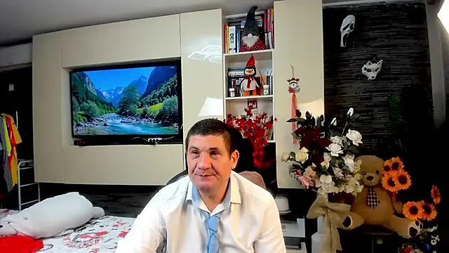SpartacusDaddy48 online show from June 2, 3:51 am