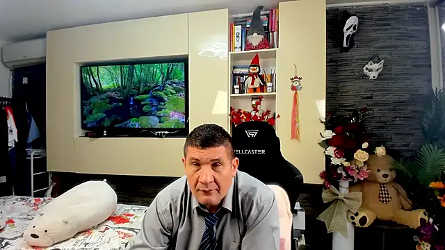 SpartacusDaddy48 online show from April 9, 6:30 am