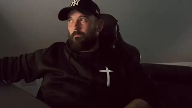 donchriiis92 online show from December 5, 6:26 pm