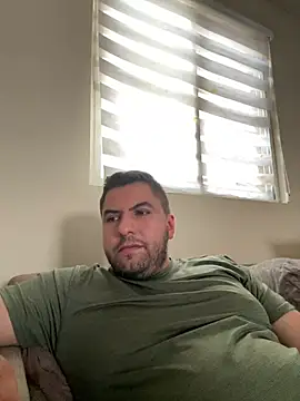 raulgzz4 online show from May 12, 6:38 pm