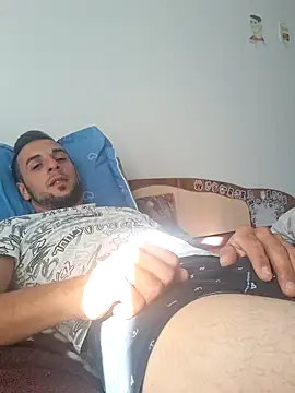 Necunoscutul001 online show from September 15, 6:48 am