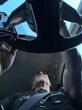 Axl hot online show from April 7, 3:34 pm