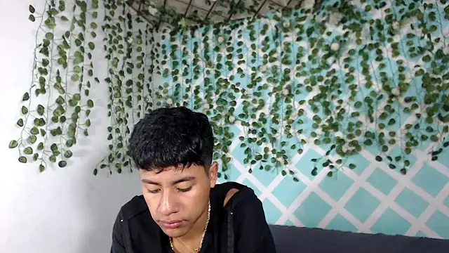 Snapshot of sebas_boys577 chatting on September 14, 1:46 pm sebas boys577 online show from September 14, 1:46 pm