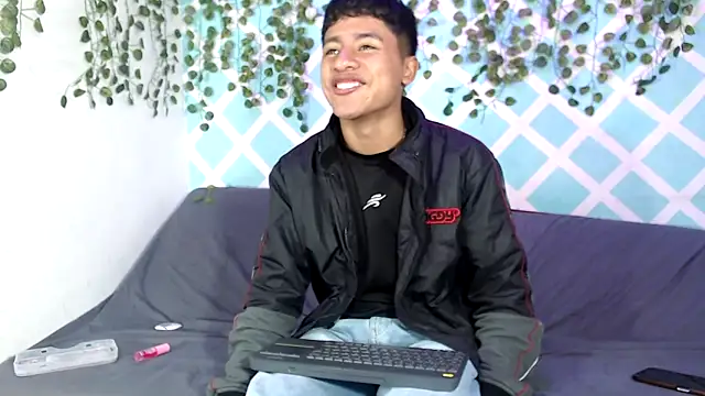 Snapshot of sebas_boys577 chatting on September 15, 1:56 pm sebas boys577 online show from September 15, 1:56 pm