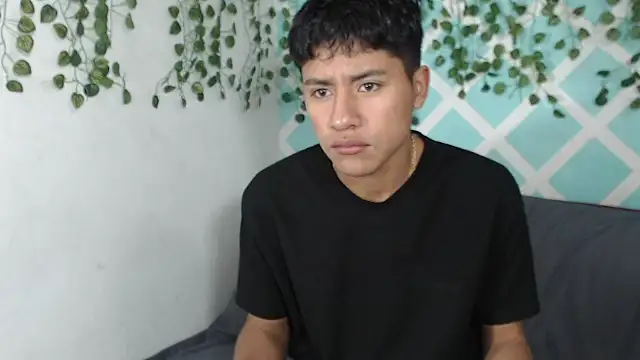 Snapshot of sebas_boys577 chatting on September 20, 1:44 pm sebas boys577 online show from September 20, 1:44 pm