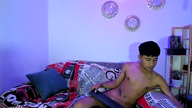 Snapshot of sebas_boys577 chatting on October 4, 4:34 pm sebas boys577 online show from October 4, 4:34 pm