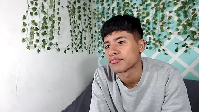 Snapshot of sebas_boys577 chatting on September 13, 1:45 pm sebas boys577 online show from September 13, 1:45 pm