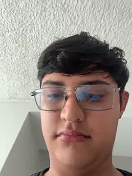 yesitwink  online show from March 27, 10:00 pm