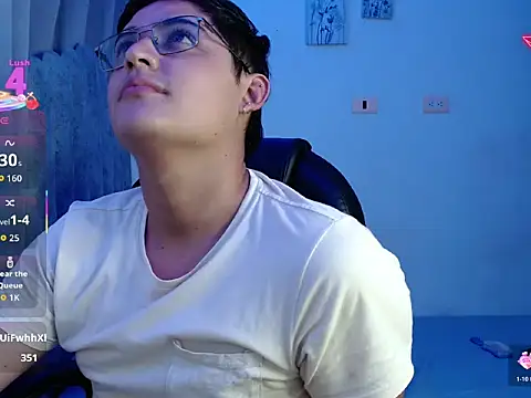 yesitwink  online show from March 25, 2:15 am