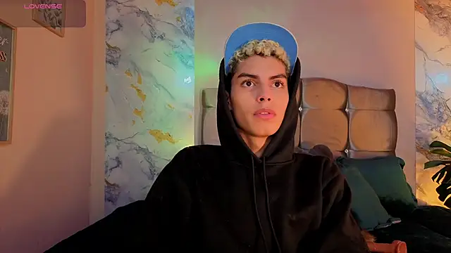 Room 69x online show from March 25, 11:58 am