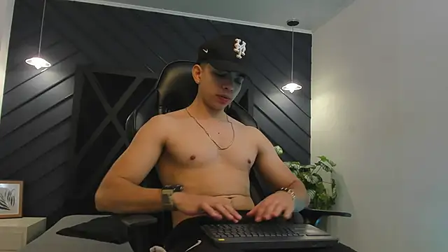 Eryonbradley online show from September 23, 11:31 am