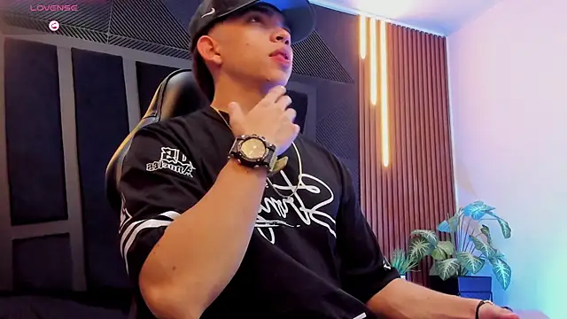 Eryonbradley online show from October 2, 11:47 am