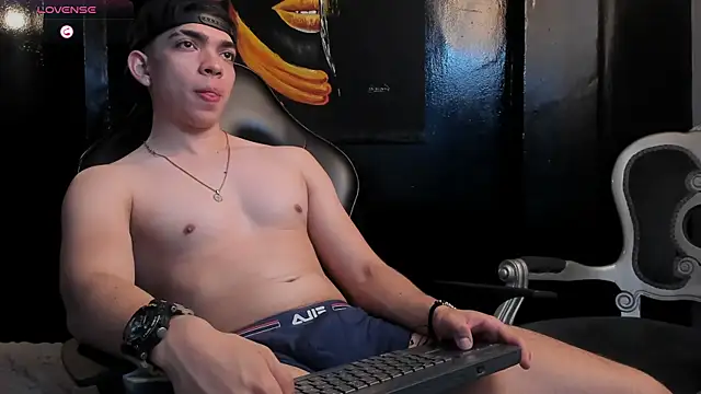 Eryonbradley online show from November 27, 12:42 pm