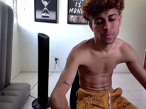 Dollarhot30 online show from February 7, 6:46 pm