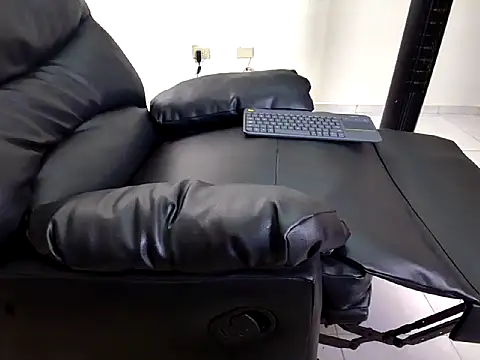 Dollarhot30 online show from April 3, 3:31 pm