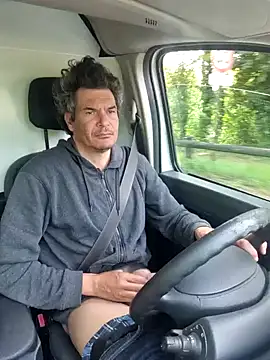 twitshe online show from April 20, 1:35 pm