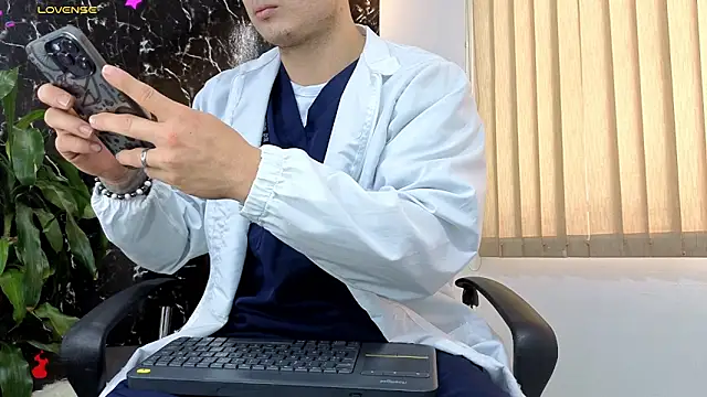 Alexander ferre online show from March 3, 2:02 pm