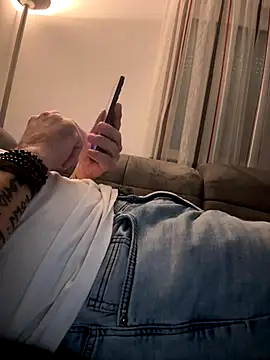 maxmaxmad8502 online show from December 16, 2:57 pm