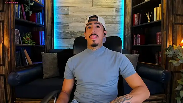 Donovan Desmond online show from December 18, 3:46 am