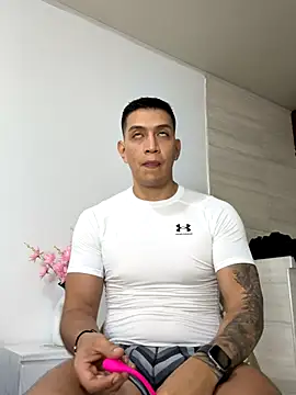Snapshot of blackbullger_ chatting on October 9, 11:37 am blackbullger online show from October 9, 11:37 am