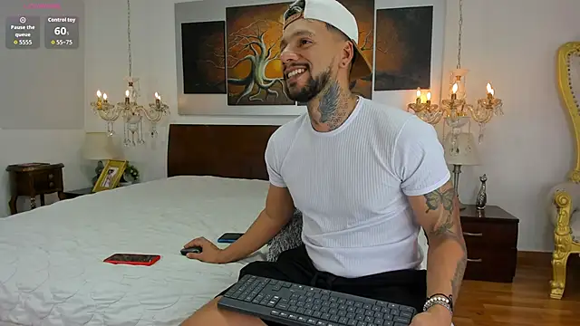 Valentiinoss online show from February 14, 9:32 pm