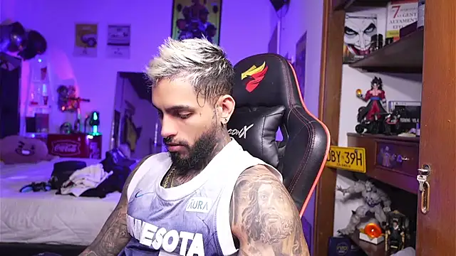 logan hugh8 online show from March 26, 10:30 am