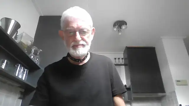 Snapshot of ewaldwillems99 chatting on October 21, 2:42 pm ewaldwillems99 online show from October 21, 2:42 pm