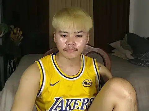 hot emman online show from April 13, 12:50 pm