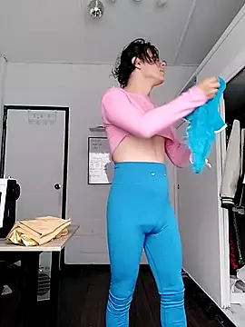 Snapshot of oxxy_jean chatting on October 8, 1:48 pm oxxy jean online show from October 8, 1:48 pm