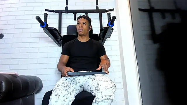 ItaloMoore online show from February 22, 11:33 am