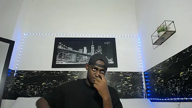 Snapshot of eebony_stallion chatting on September 15, 11:06 pm eebony stallion online show from September 15, 11:06 pm