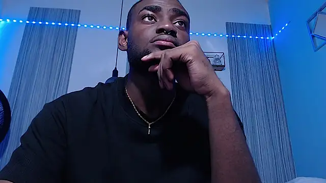Snapshot of eebony_stallion chatting on October 17, 3:21 am eebony stallion online show from October 17, 3:21 am