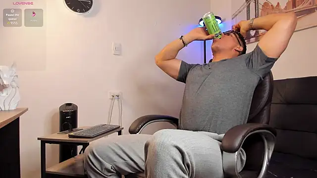 Dash Bukoski online show from December 22, 2:58 pm