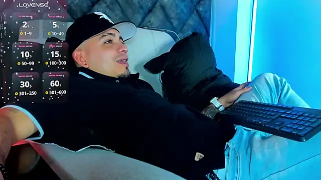 OwenStonne  online show from November 30, 1:02 pm